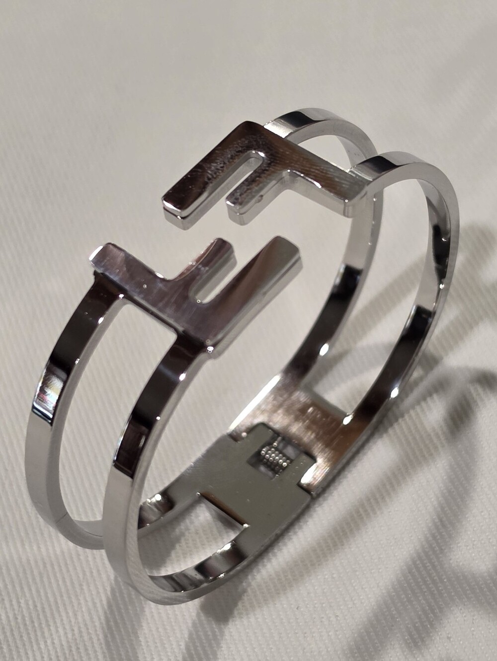 Silver-toned cuff bracelet prominent Interlocking 'F' logo
